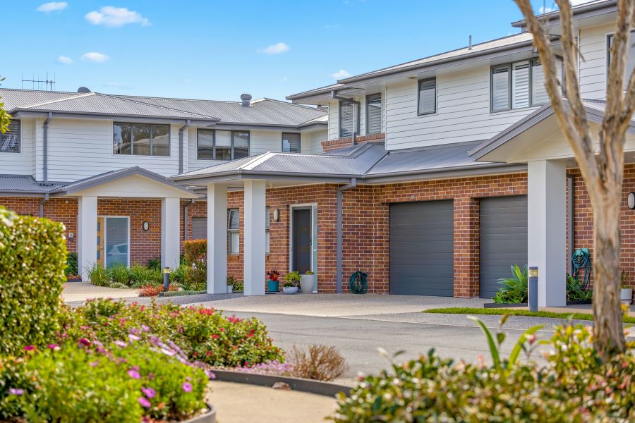 Modern brick and weatherboard units